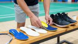 Tips Memilih Insole Sepatu Badminton Tambahan untuk Meredam Guncangan