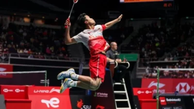 Cara Ampuh Meningkatkan Power Smash Badminton Agar Pukulan Menjadi Lebih Cepat Menghujam